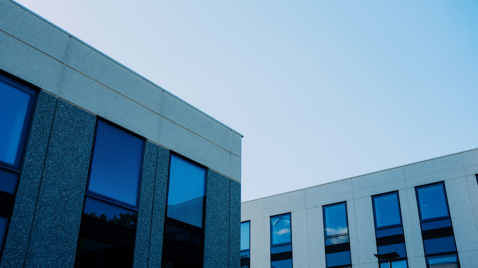 Immeuble de bureaux moderne pour illustrer l’immobilier d’entreprise